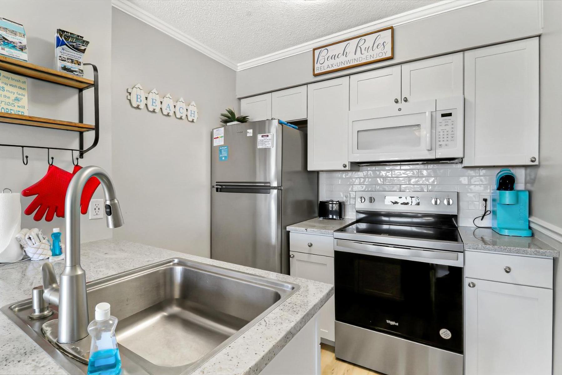 Ocean Dunes Villas #111, Beach Condo In Coligny Beach, 43 S Forest Beach Dr, Hilton Head Sc, Oceanfront Condo, Heated Pool, By Vacation Rental Hhi Хилтон-Хед-Айленд Экстерьер фото